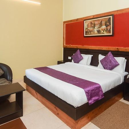 Hotel Varuna Varanasi Exterior foto