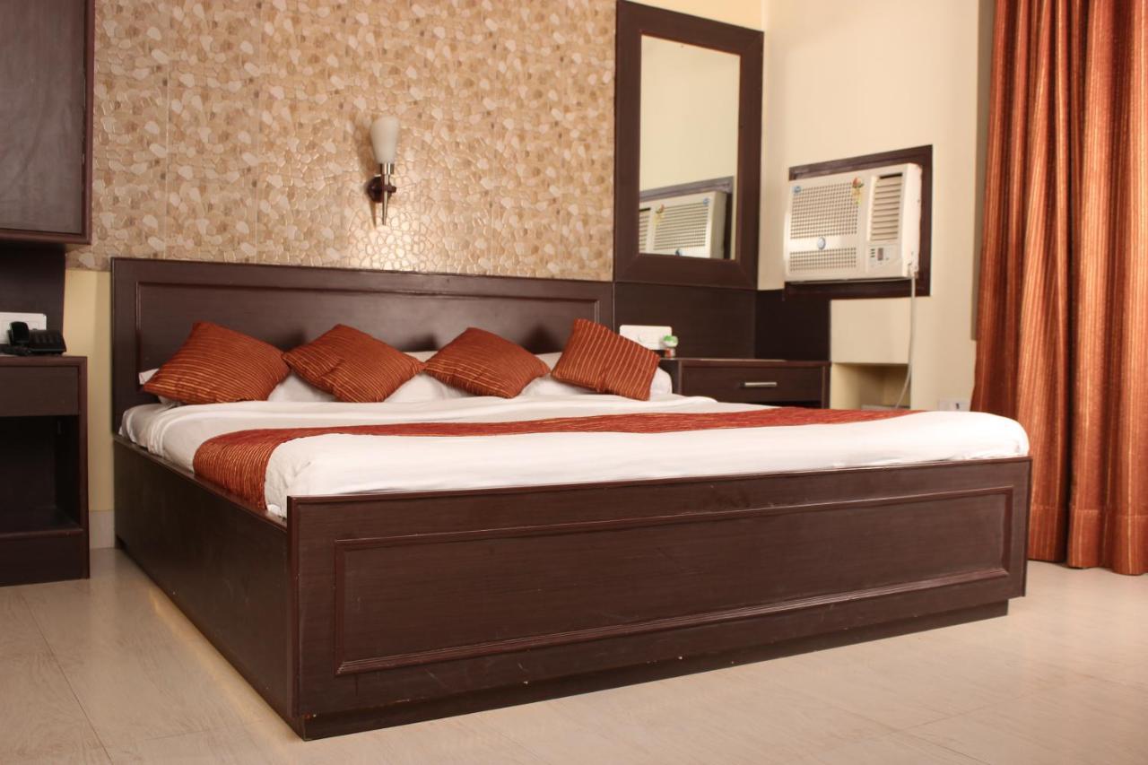 Hotel Varuna Varanasi Exterior foto