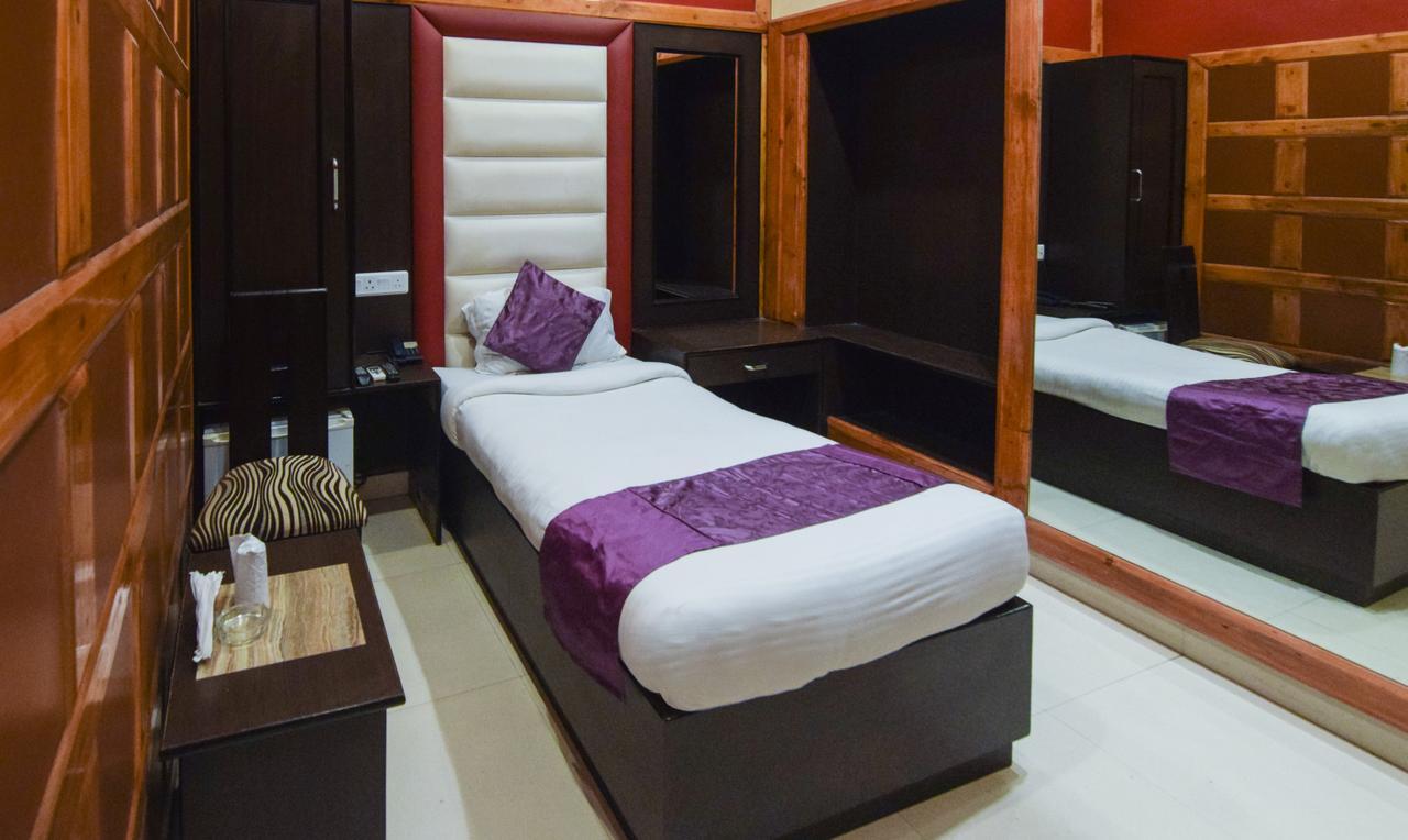 Hotel Varuna Varanasi Exterior foto