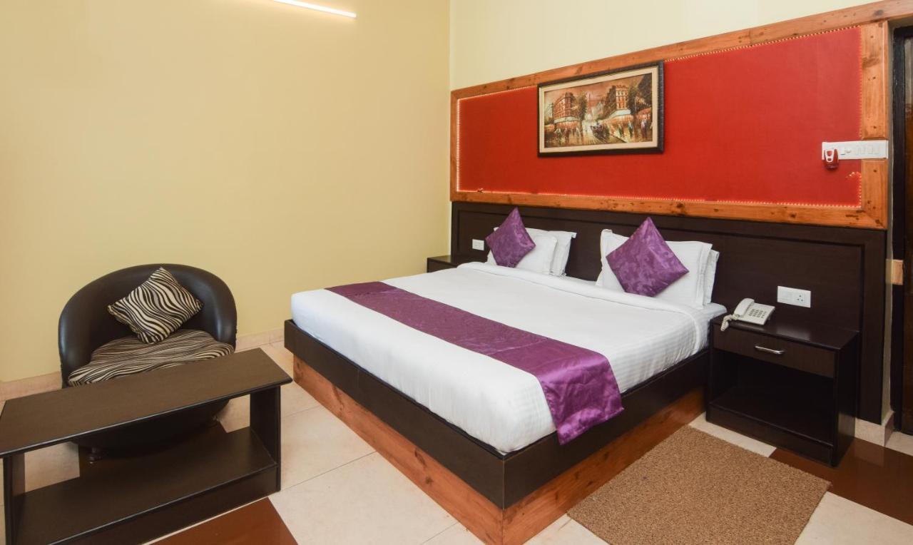 Hotel Varuna Varanasi Exterior foto