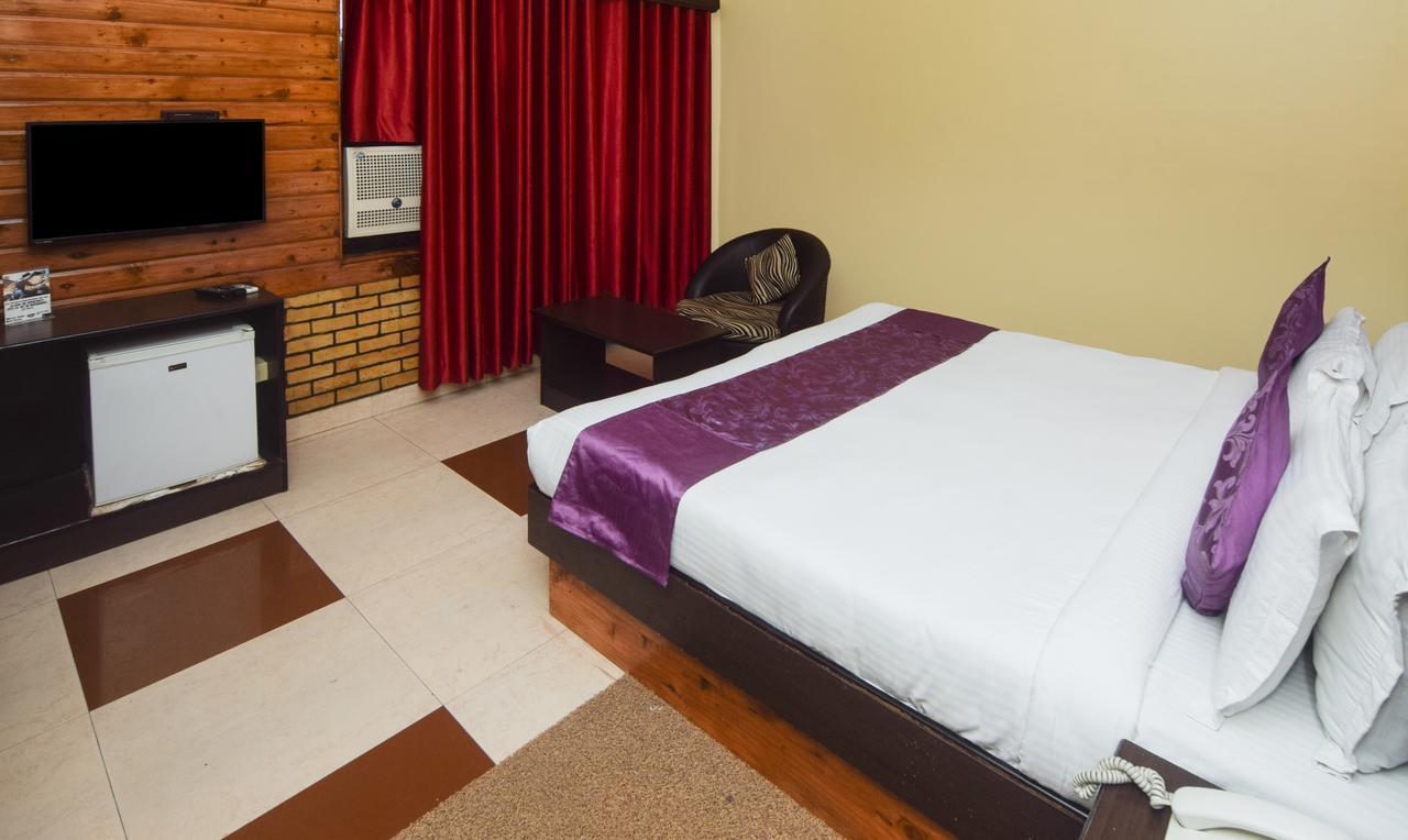Hotel Varuna Varanasi Exterior foto