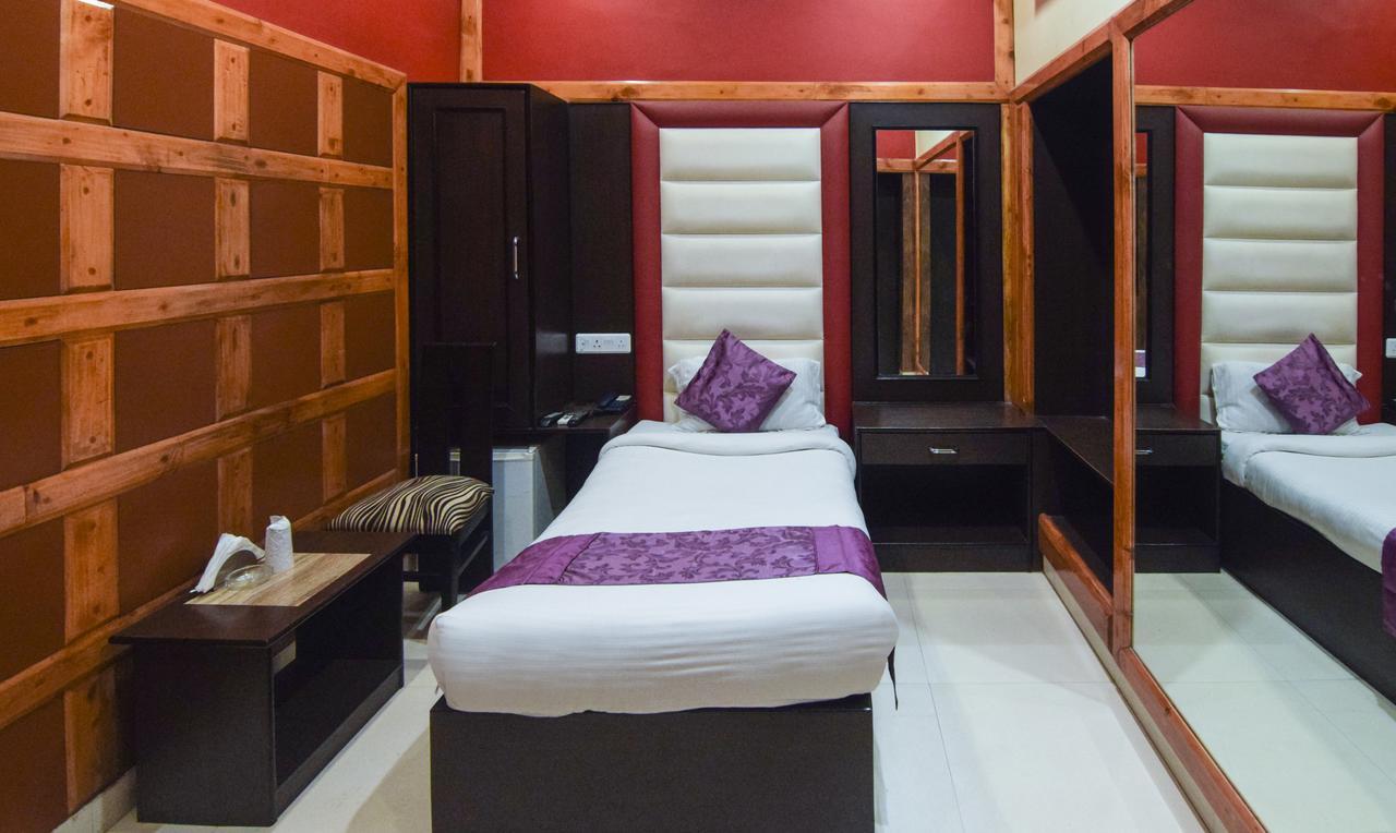 Hotel Varuna Varanasi Exterior foto