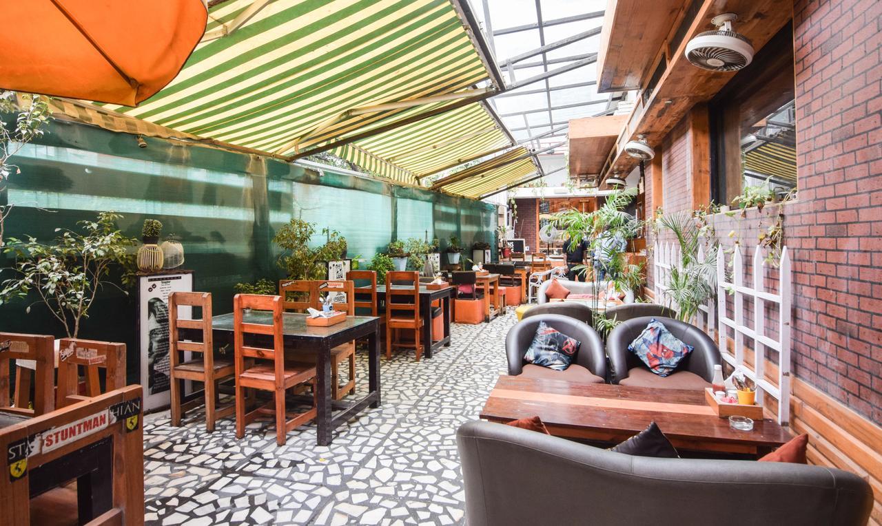Hotel Varuna Varanasi Exterior foto